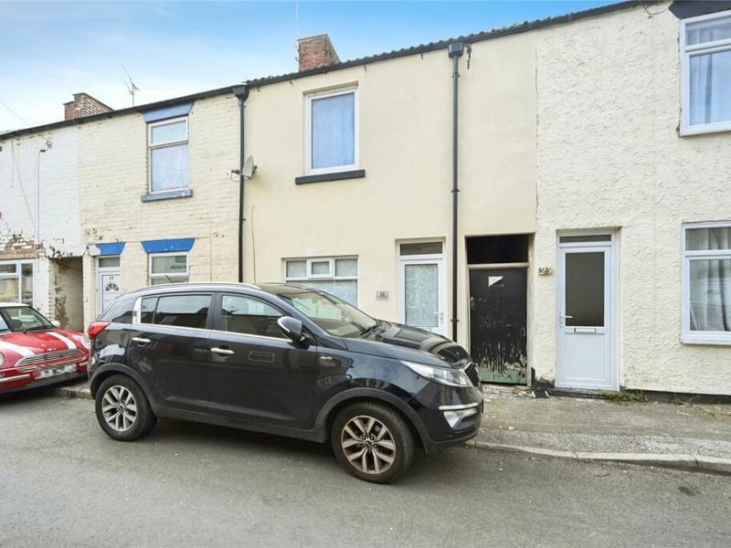 Two bedroom terrace house which is situated close to Mansfield Town centre and its local amenities.Accommodation comprising; lounge and a kitchen which is a brilliant size and has breakfast bar to the ground floor.