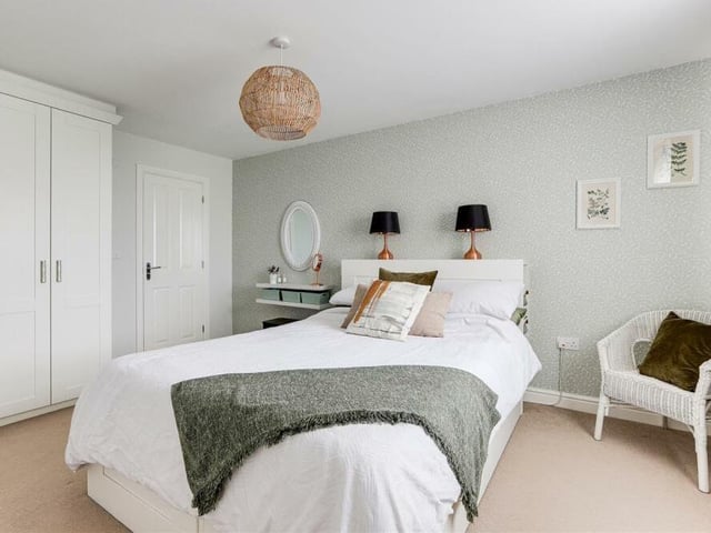 One of the main assets of the master bedroom is its built-in wardrobes.