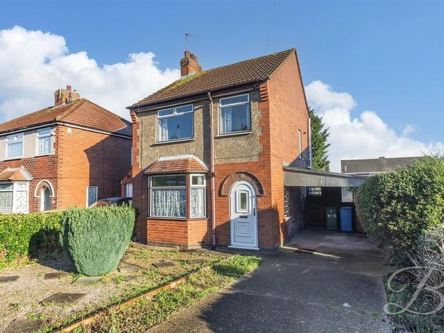 Opportunity not to be missed. Positioned within a quiet and well-established residential area on Fairholme Drive, Mansfield, this detached home offers a peaceful setting while remaining close to local amenities and transport links, ideal for families or those looking to enjoy a more tranquil lifestyle. With updating and modernisation, this property offers fantastic potential to create a wonderful long-term family home.