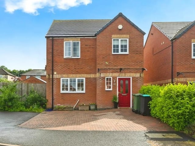 This 3 bed detached house in Alexandra Avenue, Mansfield Woodhouse is on the market for £70,000 for a shared ownership of 25%