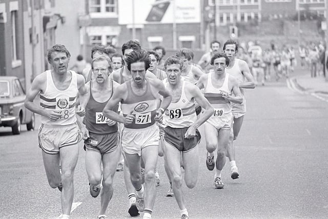 Action from the Mansfield half marathon in 1981.