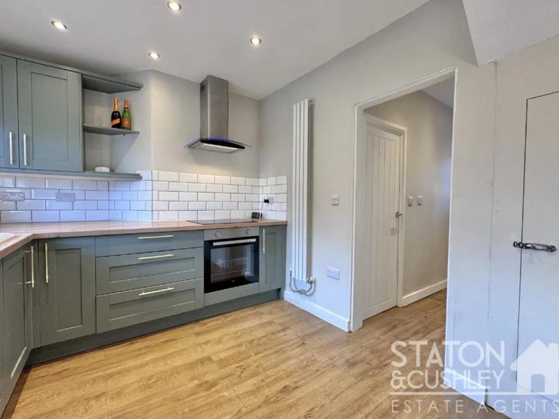 Beautifully updated three-bedroom end-terrace home, perfectly positioned on the highly sought-after Forest Road in Clipstone Village. Ideally located close to local amenities, reputable schools, and excellent transport links, this property is being offered with No Upward Chain and boasts generous living space alongside an impressive plot-making it an ideal purchase for an array of purchasers looking to seek immediate occupation.