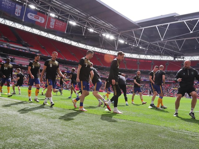 The players go through their pre-match routine.