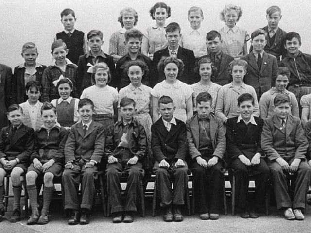 Class photo from Bilsthorpe School in the 1950-51 year.