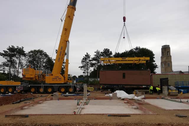 Modular homes provide a quicker construction, whilst boasting several environmentally friendly features in comparison to standard construction homes.