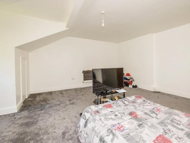 Of the Selston property's six bedrooms, five are on the first floor, five are doubles and three possess their own en suite bathrooms. This one underlines how much space is available, enabling you to put your own stamp on it.