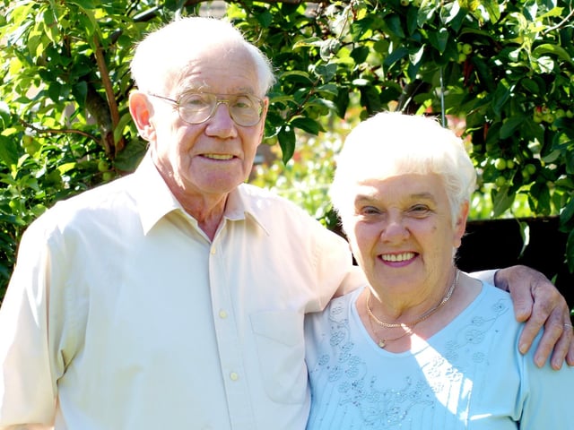 In 2007, Arthur and Marjorie Zillwood celebrated their Golden wedding anniversary on Thoresby Avenue, Edwinstowe.