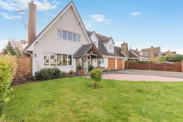 Chatsworth Close is a small cul-de-sac featuring a range of high quality and high value detached homes.