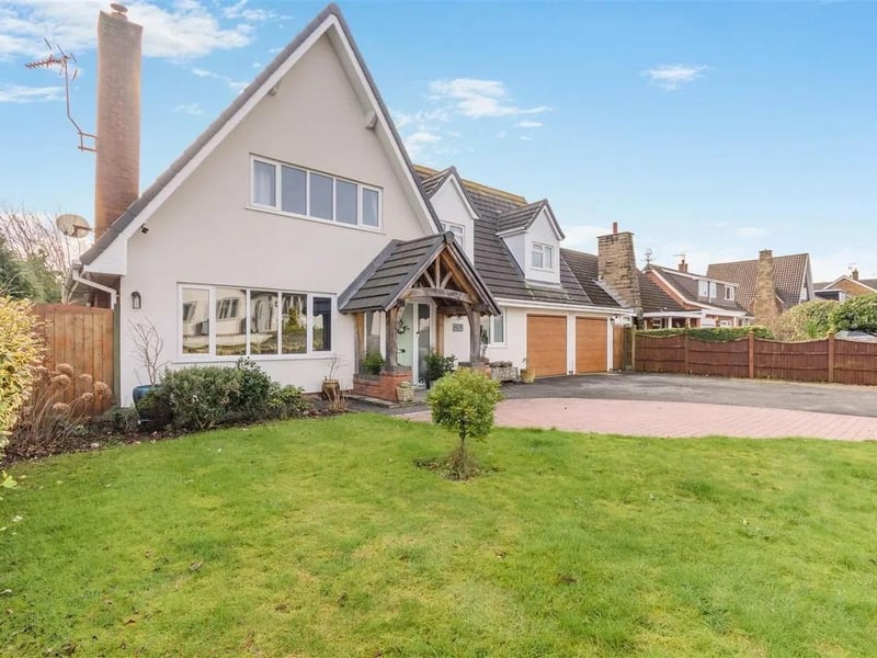 Chatsworth Close is a small cul-de-sac featuring a range of high quality and high value detached homes.