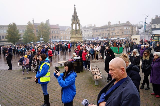 Crowds gather for two minutes silence in Mansfield