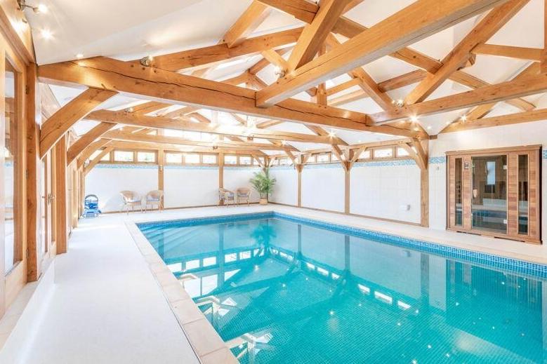 Arguably the highlight of the property is this superb and very well-maintained indoor swimming pool. Not far away are a built-in sauna, changing rooms and toilet.
