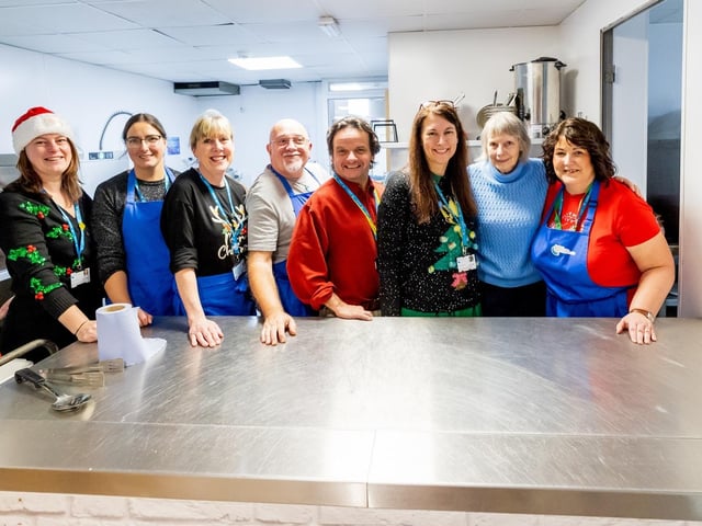 The event aimed to ensure that people in the local area could experience the warmth and joy of a traditional Christmas dinner.