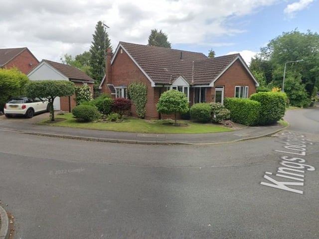 On Kings Lodge Drive, Mansfield, NG18 5GZ, five houses sold for an average of £450,660.
