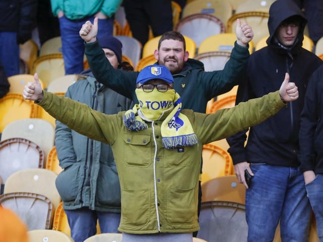 Mansfield Town suffered a fifth straight League One defeat after being beaten by Huddersfield.