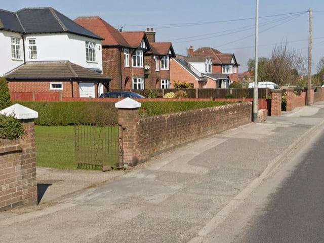 Sutton Road postcode area NG17 8GY had an average sale price of £373,333 from three sales.