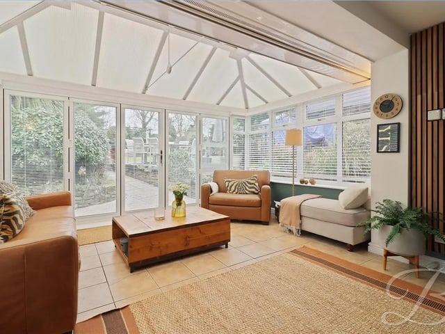 Bright, modern & perfect for family life. Set within the charming area of Ravenshead, Nottingham, this impressive detached house on Bourne Drive offers a perfect blend of modern living and classic design. The property boasts a spacious layout with five well-appointed bedrooms, a family bathroom, and an en suite to the master, making it an ideal family home in a tranquil neighbourhood.