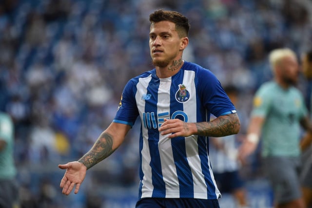Leicester City are said to be keeping tabs on Porto midfielder Otavio, and are believed to have scouted him during his side's game against 1-0 win over AC Milan last night. His release clause will drop to €40m next summer. (Sport Witness)