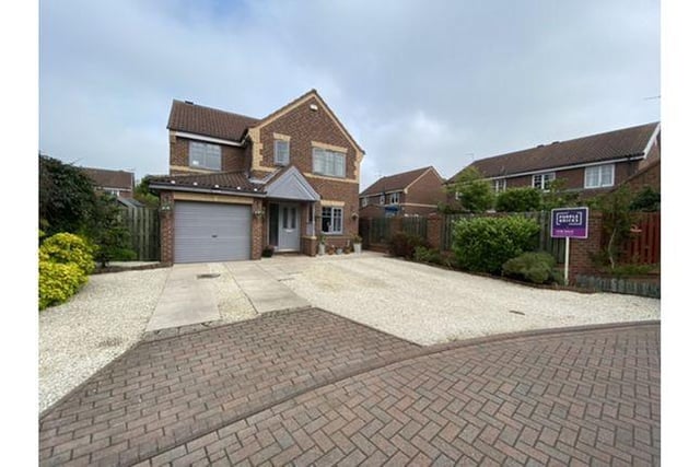 This four bedroom house has a conservatory which is open plan with the kitchen.