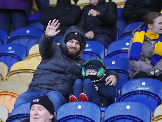 Mansfield Town suffered a fifth straight League One defeat after being beaten by Huddersfield.