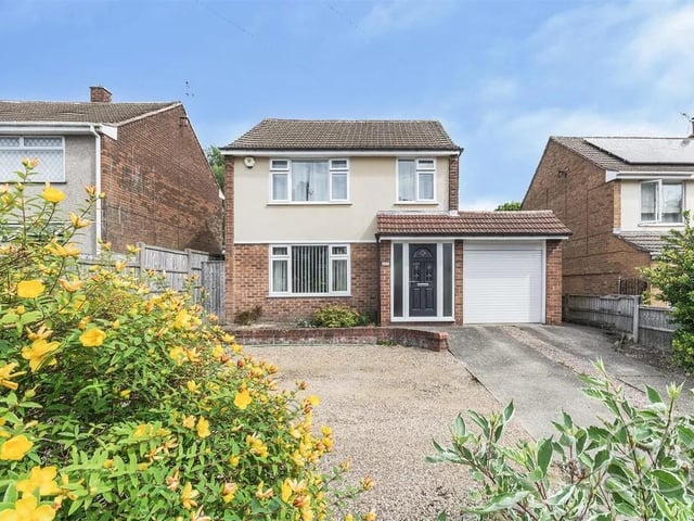 Nestled in a popular residential area of Mansfield, this well-maintained 3-bedroom detached property offers a fantastic opportunity for buyers seeking a move-in-ready home with potential for modernisation.