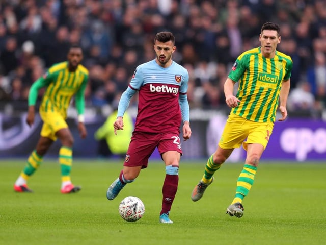 Albian Ajeti is in advanced talks with Celtic as his £5.5million loan-to-buy deal from West Ham nears completion. Neil Lennon is in the market for a striker with discussions having taken place with the Swiss international and free agent Steven Fletcher. (Football Insider)