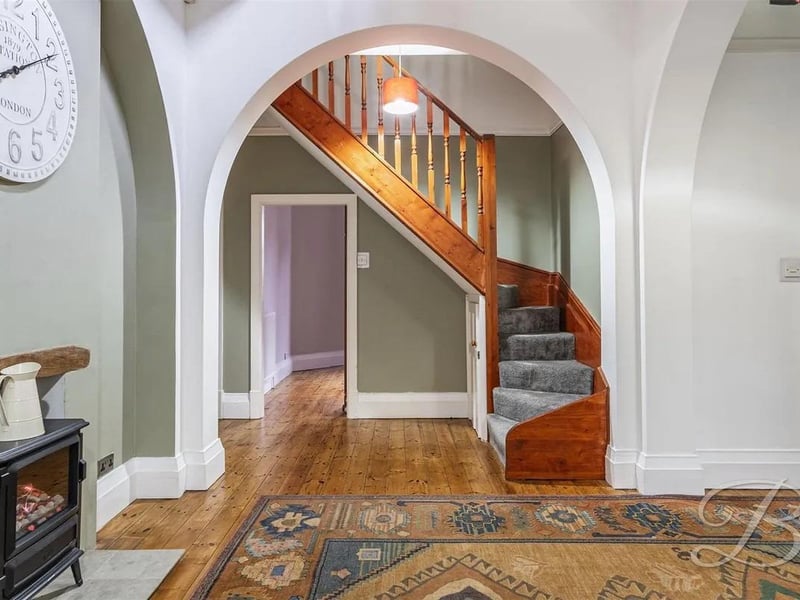 Spacious and unique hallway with large archways creating an open and airy space upon entry, this hallway is bound to make a impression on anyone who is welcomed into this home.