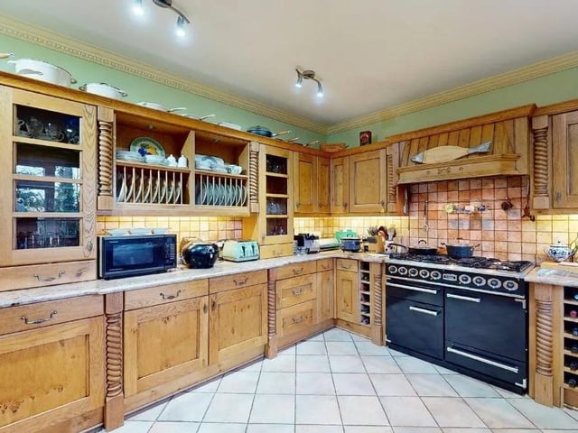 The kitchen benefits from a range cooker with internally concealed extractor fan. There is also ceiling lighting, integrated dishwasher.