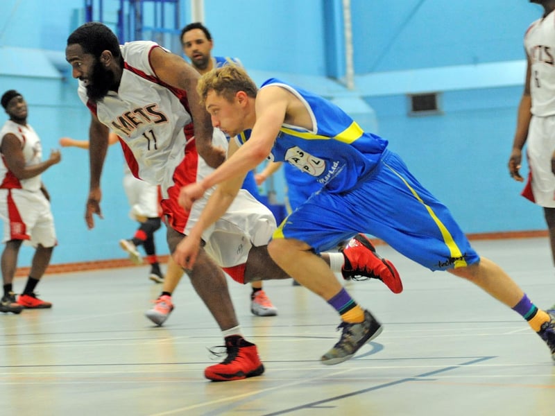 Basketball action between Mansfield Giants and Birmingham.