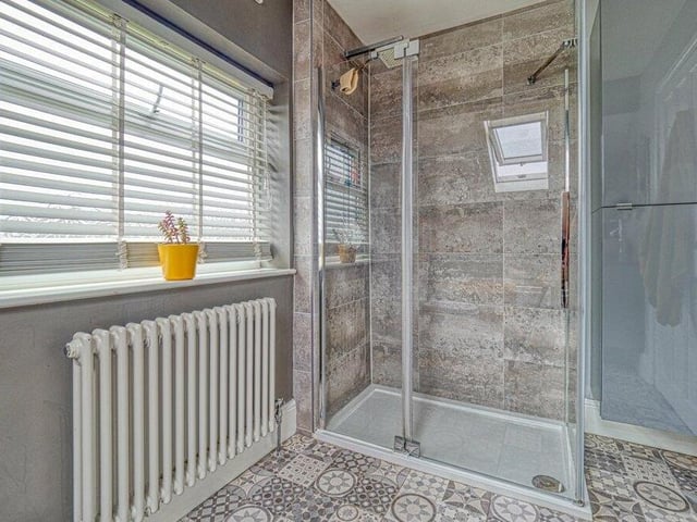 The main bathroom also features a double shower cubicle.