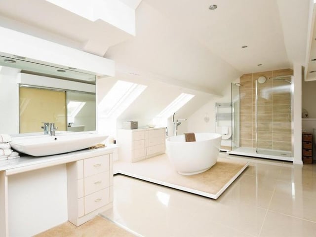 A second look at the superb and spacious en suite bathroom to the master bedroom at the Lichfield Lane house.