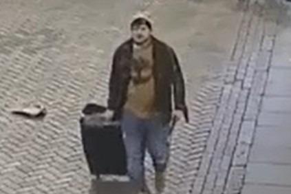 Police investigating an unprovoked assault in Nottingham city centre have released an image of a suspect.
A 20-year-old man was left with serious facial injuries after being attacked in Pelham Street at around 2.45am on Saturday, February 25.
He was punched to the ground without warning by a man pulling a suitcase and holding a hockey stick.
Anyone with information should call 101, quoting incident 94 of February 25.