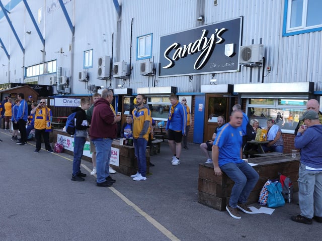 Sandy’s Bar at 8am