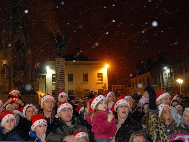2010 Mansfield Christmas Lights switch on Snow fall gives proceedings an authentic feel.