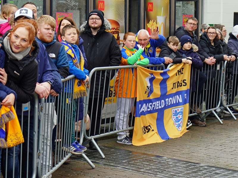Crowds packed into Mansfield town centre this afternoon to salute their heroes.