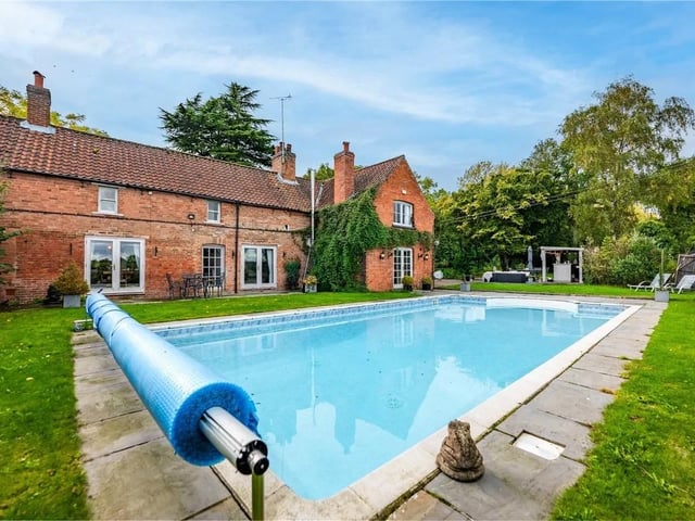 A beautiful and sympathetically renovated Georgian Cottage. This stunning 7-bedroom detached period home is set in a delightful rural location near Southwell with outdoor swimming pool! Originally built in the mid-18th century, the cottage sits on a generous 1-acre plot with beautiful gardens, woodland lawns, in-ground heated swimming pool and outdoor entertaining area. Surrounded by open fields on three sides, the property enjoys views of the Minster Spires, the hamlet of Maythorne and Norwood Park Golf Course.