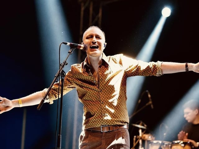 The Signatures are coming to town. Featuring an electrifying and highly talented ten-piece live band performing in their own ‘Signature’ style, along with special guest vocalists Stefan Taylor and Lorraine Silver from the Northern Soul scene.