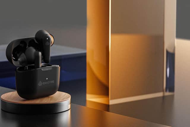 Thanks to the four microphones, the A9's can pick up phone callers' voices with crystal clear quality. Image: Enacfire
