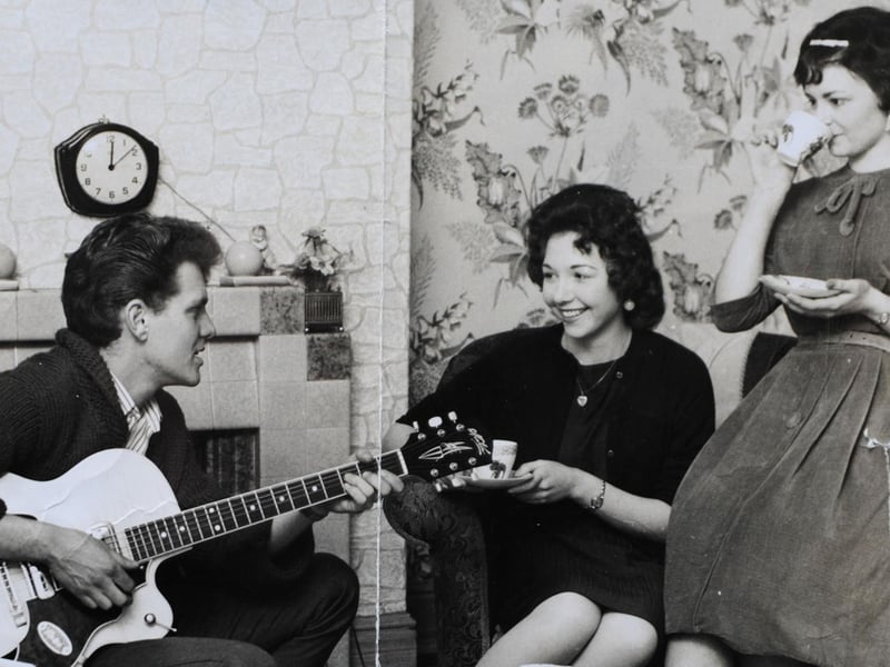 Alvin Stardust with superfans Pat and Mavis in his mum's living room.