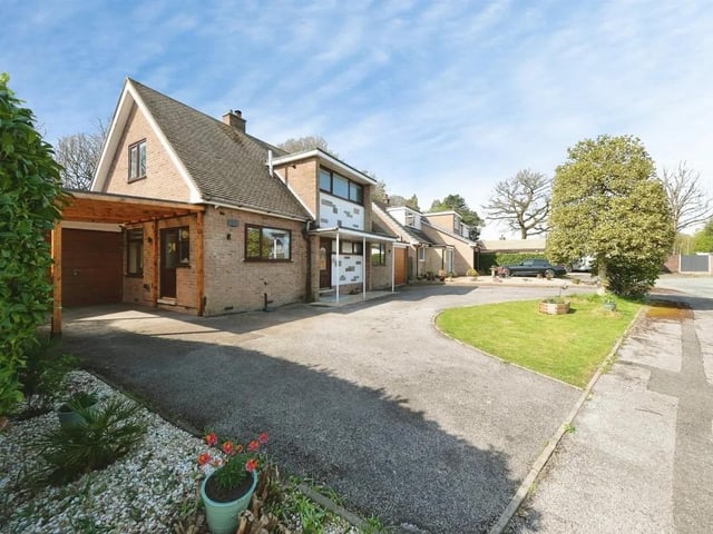 A beautifully modernised detached family home on Birch Grove, Berry Hill - Mansfield, offering bedrooms across both floors, a stunning kitchen/diner, conservatory, two garages and ample parking. Finished to a high standard throughout with landscaped gardens front and rear.