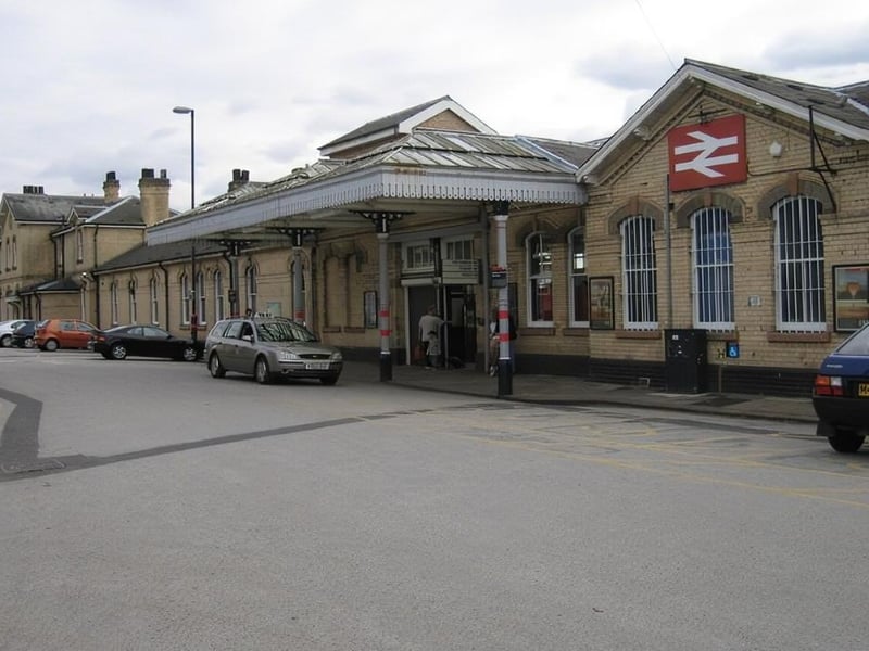 Retford Railway Station is primarily served by two main lines: the East Coast Main Line and the Sheffield to Lincoln Line. The East Coast Main Line connects London Kings Cross to Edinburgh and Newcastle, while the Sheffield to Lincoln Line connects Sheffield and Lincoln.