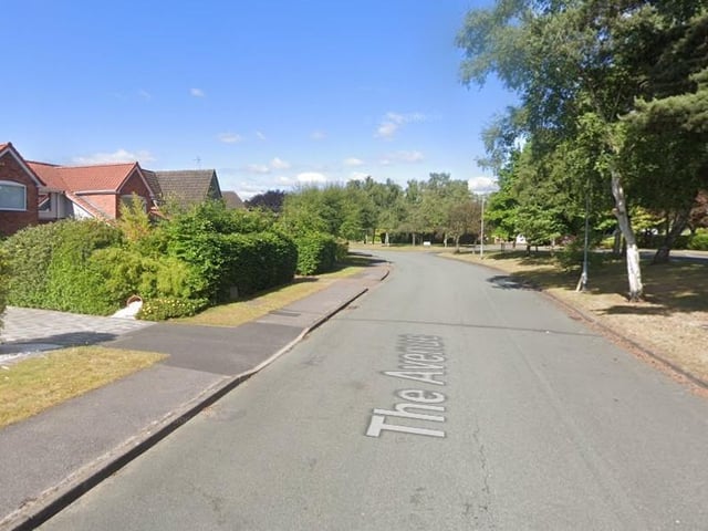 On The Avenue, Mansfield, NG18 4PN, five houses sold for an average of £543,000.