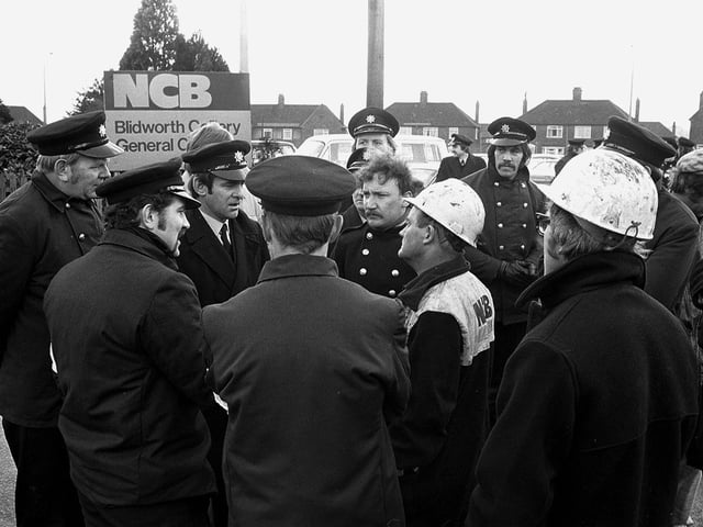 1977 Bilsthorpe colliery fireman picket.