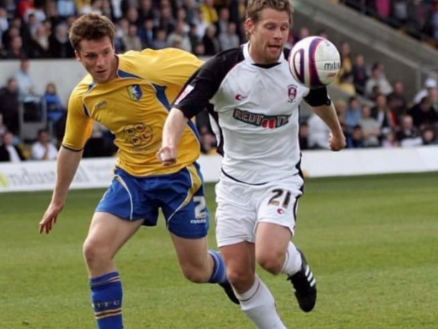 Johnny Mullins and Tom Cahill tussle in 2008
