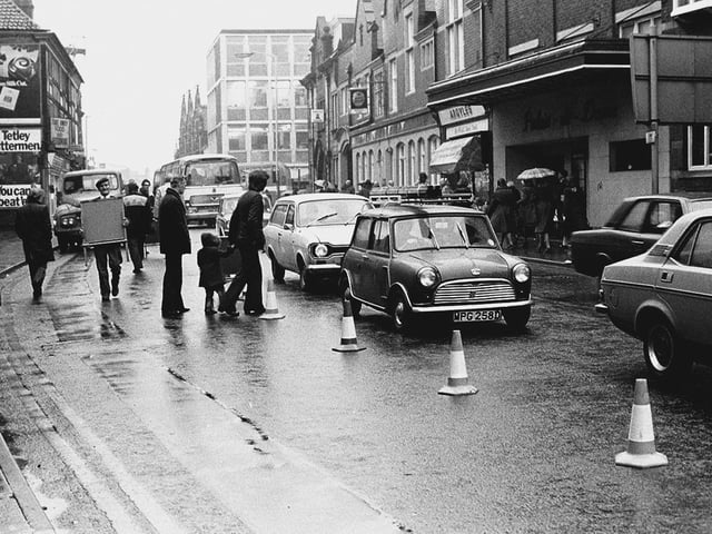 Retro - 1977 Mansfield Leeming Street bus lane.