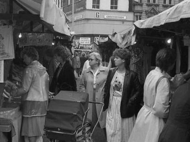 Mansfield market was a popular destination for shoppers. 1980s.