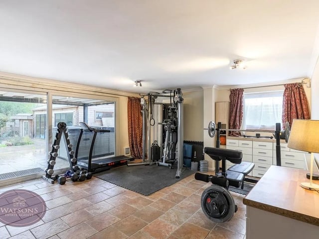 The property benefits from a separate annex, perfect for relatives, guests or space for a gym, games room or leisure facilities.