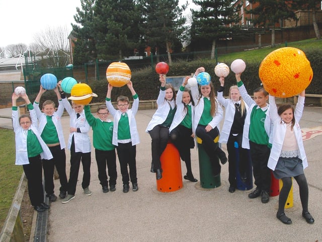 Oak Tree Primary School pupis enjoy a science day