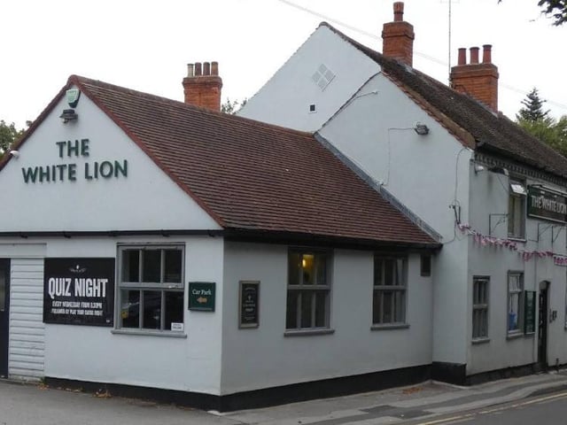 Located near the town centre and Clumber Park, this contemporary social eating house offers  a range of popular drinks as well as classic British gastronomy and international cuisine in a cozy atmosphere.