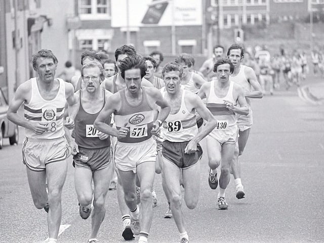 Action from the Mansfield half marathon in 1981.