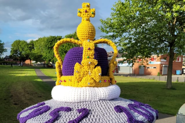 Crochet star Amy Williams created this topper for the Ollie Hynd gold postbox.